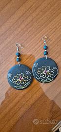 Orecchini decorati a mano 