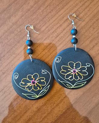 Orecchini decorati a mano 