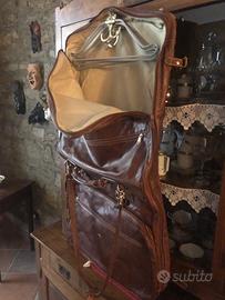 Porta abiti in pelle