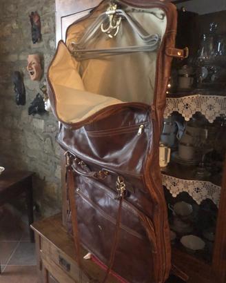 Porta abiti in pelle