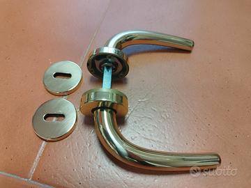 Maniglie porte e finestre 