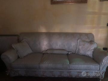 Divano tre posti
