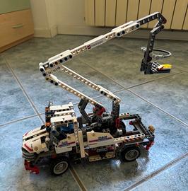 LEGO Technic 8071 - Bucket Truck