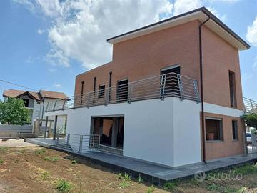 Villa di 379 m² con più di 5 locali e box auto a M