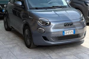 Fiat 500 500e Berlina 42 kWh La Prima