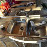 Lavello da cucina in acciaio inossidabile