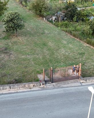 Terreno di 2000mq Deposito/Parcheggio/Mezzi Lavoro