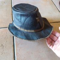 cappello in cuoio artigianale 