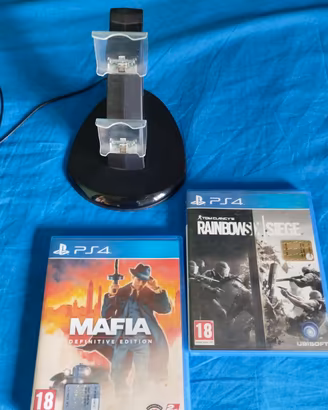 Giochi per la PS4 e base ricarica 2 joystick