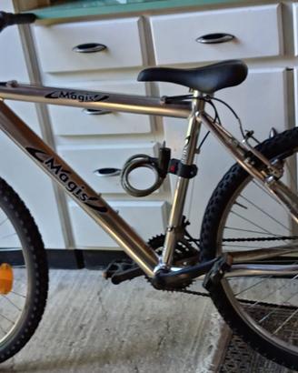 Bicicletta Mountain Bike 3 volantini davanti e 6