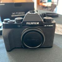 Fujifilm X-T200 da 24MP + obiettivo + extra 