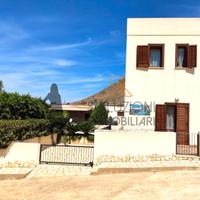 Villa con giardino a Macari