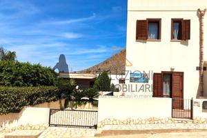 Villa con giardino a Macari