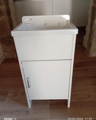 mobile- lavabo in resina bianca (anche da esterno)