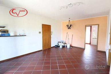 Appartamento di 110 m² con 5 locali e box auto a M