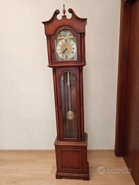 Splendido orologio a pendolo a colonna colore noce