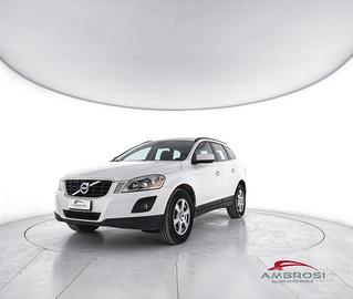 VOLVO XC60 2.4 D 175 CV FWD Momentum - PER OPERA