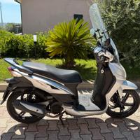 Sym 125 SR