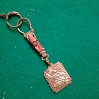 ANTICO PORTACHIAVI ALPINI E SPILLA RICORDO DI LEVA