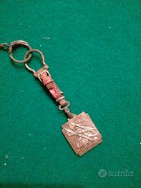 ANTICO PORTACHIAVI ALPINI E SPILLA RICORDO DI LEVA