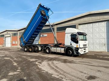 Semirimorchio ribaltabile