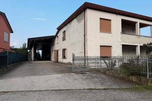 BORBIAGO Casa Singola da restaurare con Capannone