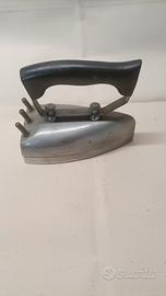 ferri da stiro antichi 