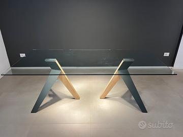 Tavolo di vetro di design con sedie