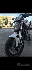 Monster 696+ Pari a Nuovo