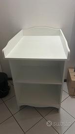 Fasciatoio per bambini con scaffali