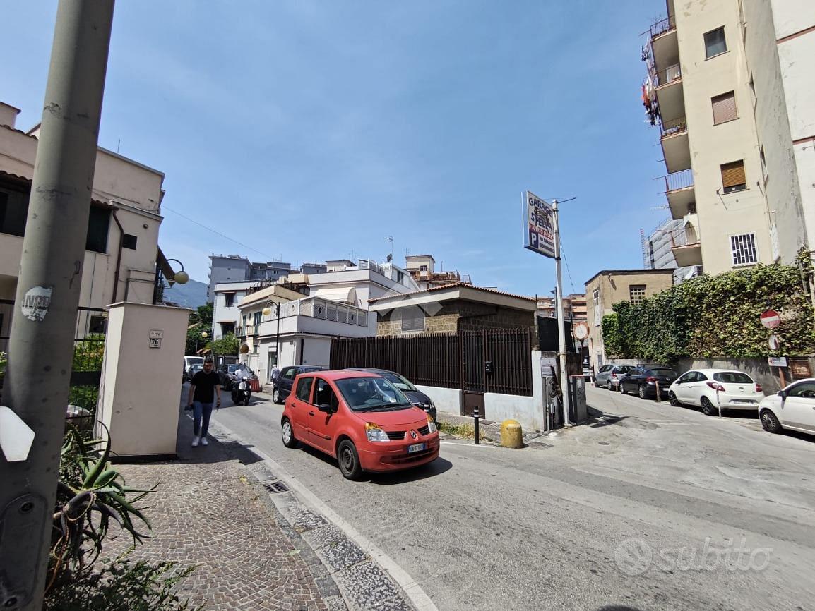 5 LOCALI A CASTELLAMMARE DI STABIA - Vista 5