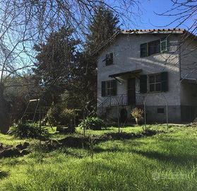 Villa di 90 m² con più di 5 locali a Apricale