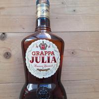 Grappa speciale affinata in botti di rovere.