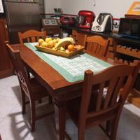 Tavolo cucina con sedie 