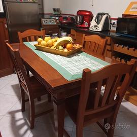 Tavolo cucina con sedie 