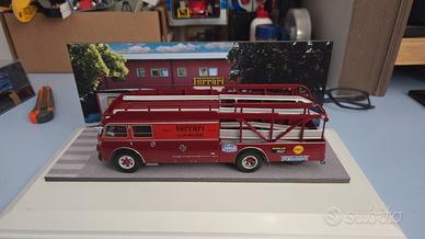 Ferrari 1:43 diorama
