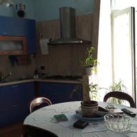 Vomero, trilocale con balconi e posto auto