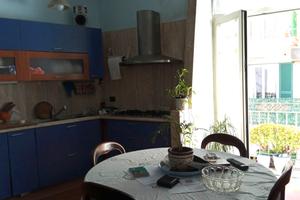 Vomero, trilocale con balconi e posto auto