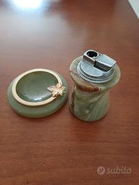 Accendino da tavolo e posacenere