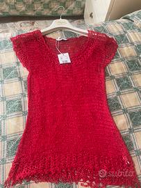 T-shirt rossa traforata marca “Zuiki”