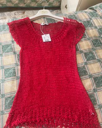 T-shirt rossa traforata marca “Zuiki”