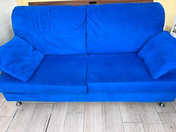 Divano 3 posti con poggiapiedi