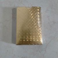 carte da gioco oro ancora con la plastica