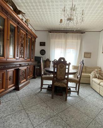Sala completa con divani, anche singoli pezzi