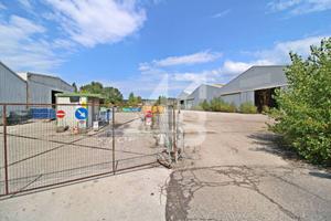 CAPANNONE E AMPIO TERRENO - MONFALCONE / PORTO