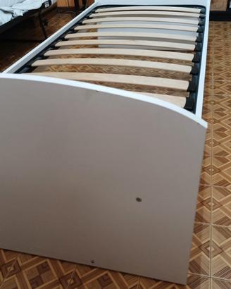 Letto singolo con rete a doghe e materasso