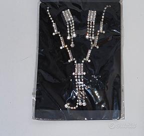 Elegante parure di bigiotteria composta da collana