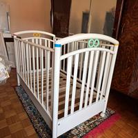 Lettino/culla neonato con cassettiera