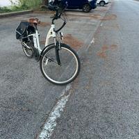 Bici elettrica con batteria nuova