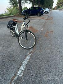 Bici elettrica con batteria nuova